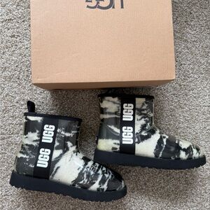 UGG Monochrome Tie-Dye Boots
